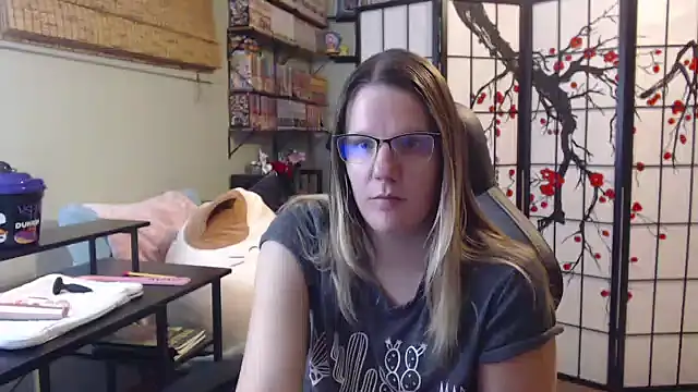 Snapshot of Sarahtineke chatting on February 5, 2026, 10:47 pm Sarahtineke online show from February 5, 2026, 10:47 pm