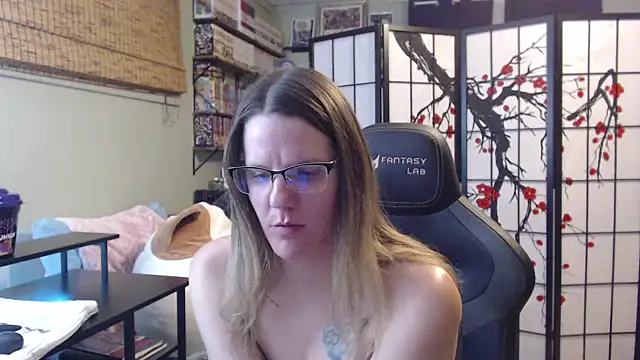 Snapshot of Sarahtineke chatting on February 10, 2026, 5:33 am Sarahtineke online show from February 10, 2026, 5:33 am