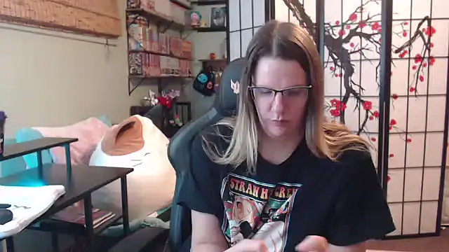 Snapshot of Sarahtineke chatting on February 10, 2026, 6:23 pm Sarahtineke online show from February 10, 2026, 6:23 pm