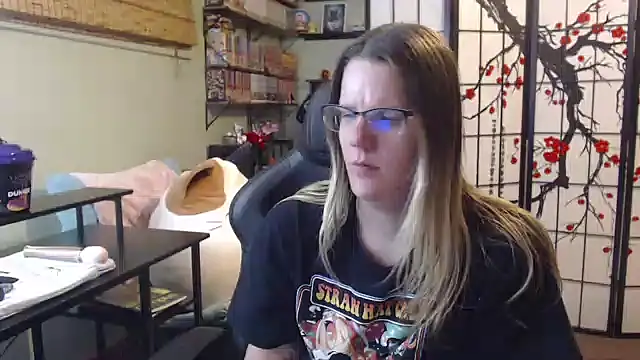 Snapshot of Sarahtineke chatting on February 12, 2026, 10:27 pm Sarahtineke online show from February 12, 2026, 10:27 pm