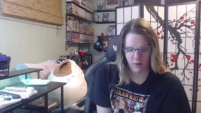 Snapshot of Sarahtineke chatting on March 2, 2026, 2:24 pm Sarahtineke online show from March 2, 2026, 2:24 pm