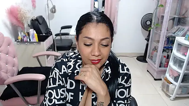 titsbiglovers online show from June 6, 2026, 10:58 pm