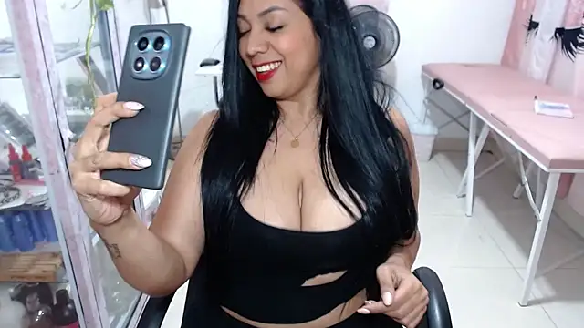 titsbiglovers online show from June 9, 2026, 11:27 pm