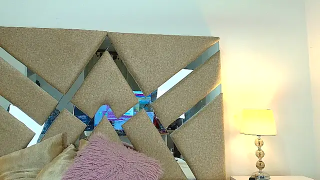 IsabellMendez  online show from January 7, 2026, 10:12 pm