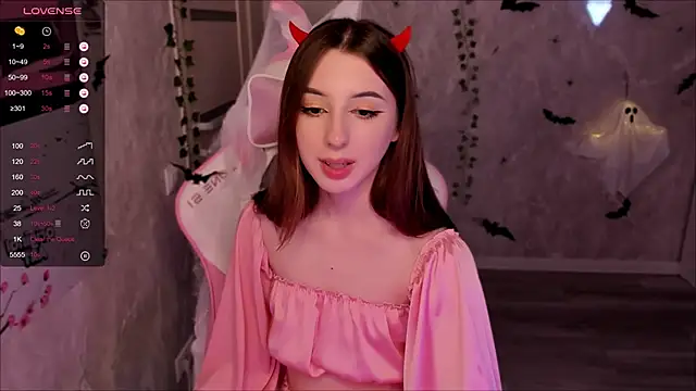 Polly  Hill online show from October 13, 2025, 6:41 pm