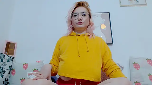 Snapshot of Catlady333 chatting on September 10, 2025, 12:10 am Catlady333 online show from September 10, 2025, 12:10 am