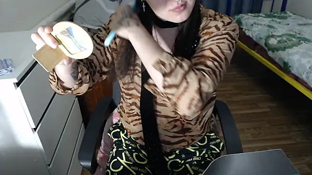 EvaMiron online show from September 15, 2025, 2:28 pm