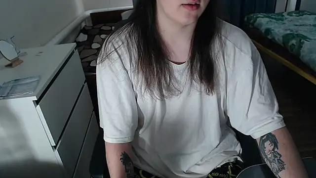 EvaMiron online show from September 21, 2025, 12:07 pm