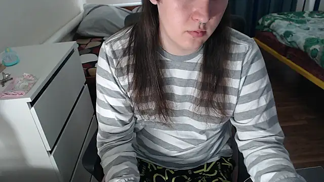 EvaMiron online show from October 10, 2025, 10:25 am