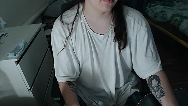 EvaMiron online show from November 11, 2025, 11:27 pm