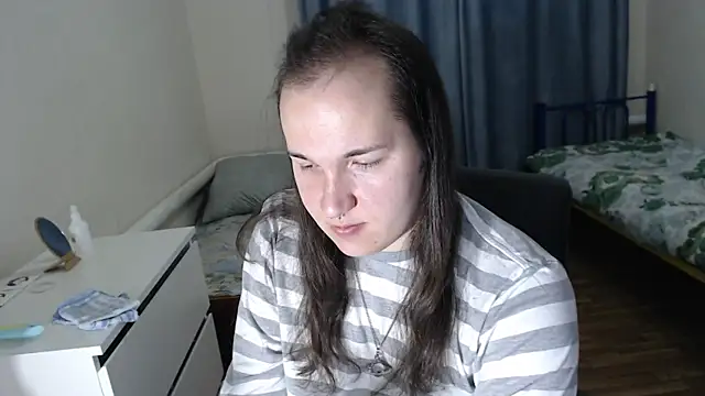 EvaMiron online show from December 4, 2025, 2:10 am