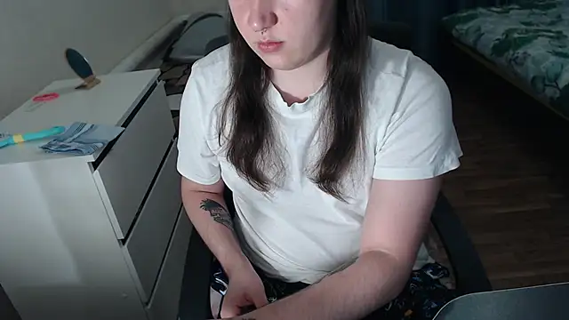 EvaMiron online show from February 5, 2026, 4:11 pm