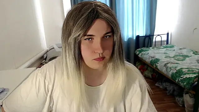 EvaMiron online show from April 14, 2026, 10:43 am