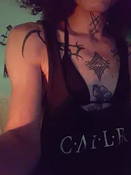 Snapshot of SuccubusTatuada chatting on March 21, 2025, 6:51 pm SuccubusTatuada online show from March 21, 2025, 6:51 pm