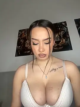 Snapshot of deliaroyal chatting on February 8, 2025, 11:44 am deliaroyal online show from February 8, 2025, 11:44 am