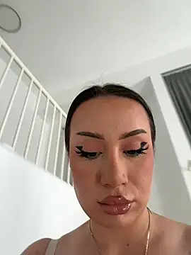 Snapshot of deliaroyal chatting on March 6, 2025, 1:14 pm deliaroyal online show from March 6, 2025, 1:14 pm