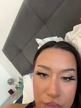 Snapshot of deliaroyal chatting on October 18, 2025, 12:28 pm deliaroyal online show from October 18, 2025, 12:28 pm