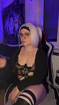 Snapshot of kinkygirl420x chatting on December 3, 2025, 7:01 pm kinkygirl420x online show from December 3, 2025, 7:01 pm