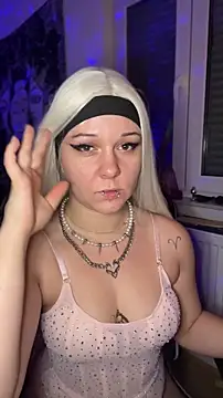 Snapshot of kinkygirl420x chatting on December 16, 2025, 8:14 pm kinkygirl420x online show from December 16, 2025, 8:14 pm