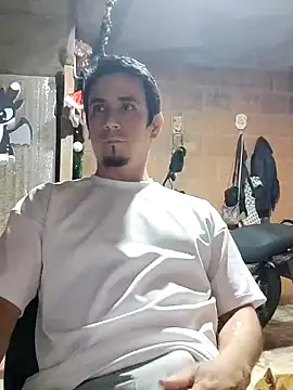 Snapshot of Rejy1992 chatting on December 14, 2024, 2:01 am Rejy1992 online show from December 14, 2024, 2:01 am