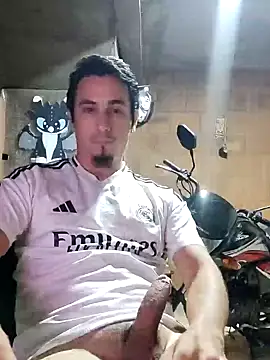 Snapshot of Rejy1992 chatting on January 4, 2025, 2:25 am Rejy1992 online show from January 4, 2025, 2:25 am