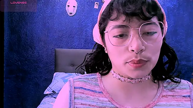 NinaYellow online show from September 23, 2025, 12:52 pm