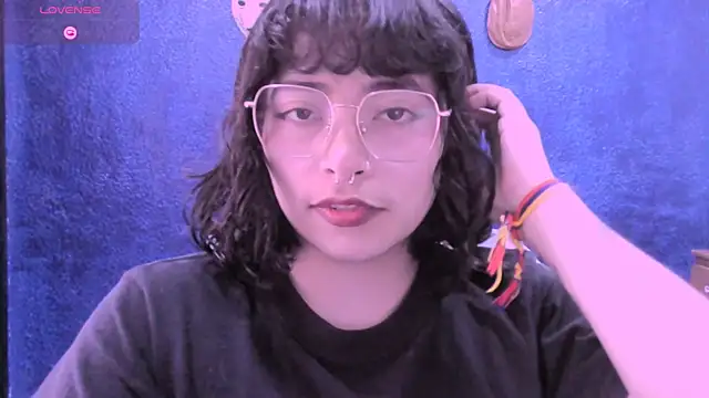 NinaYellow online show from January 14, 2026, 5:29 pm