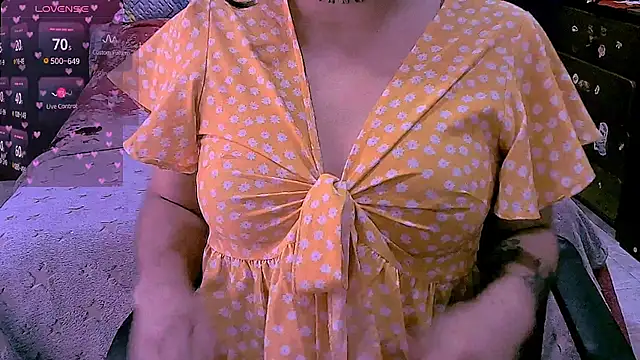 NinaYellow online show from April 10, 2026, 2:00 pm