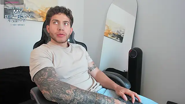 Snapshot of LucianSinclair chatting on December 1, 2024, 5:13 pm LucianSinclair online show from December 1, 2024, 5:13 pm