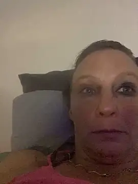 Snapshot of Everlyrose27 chatting on December 5, 2024, 5:26 am Everlyrose27 online show from December 5, 2024, 5:26 am