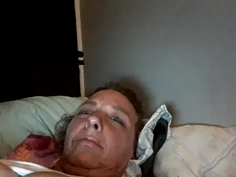 Snapshot of Everlyrose27 chatting on January 12, 2025, 12:01 pm Everlyrose27 online show from January 12, 2025, 12:01 pm