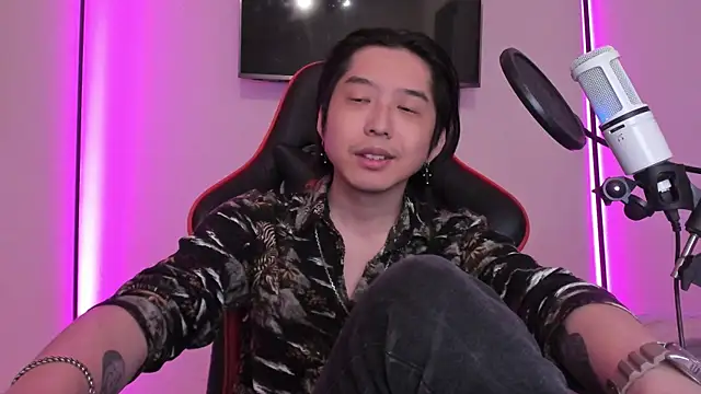 wexlee7 online show from October 4, 2025, 2:04 pm