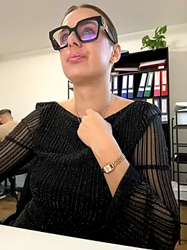 Hii Lolla online show from December 2, 2025, 7:03 am