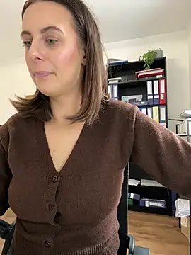 Hii Lolla online show from February 5, 2026, 9:03 am