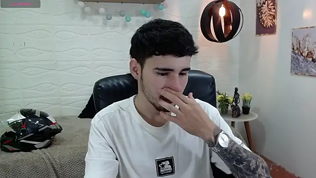 DmitriSanders online show from January 8, 2025, 8:29 pm