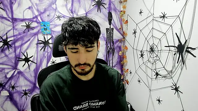 Snapshot of DmitriSanders chatting on December 18, 2025, 8:26 pm DmitriSanders online show from December 18, 2025, 8:26 pm