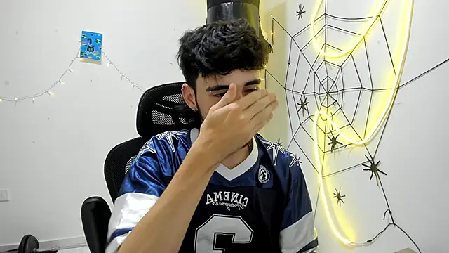 Snapshot of DmitriSanders chatting on January 14, 2026, 2:28 am DmitriSanders online show from January 14, 2026, 2:28 am