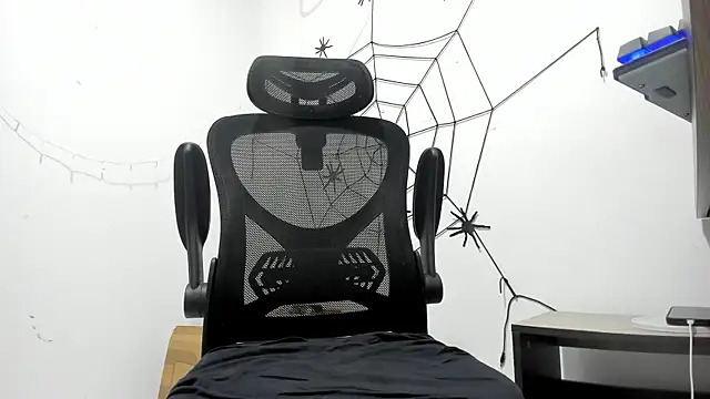 Snapshot of DmitriSanders chatting on February 25, 2026, 2:43 am DmitriSanders online show from February 25, 2026, 2:43 am