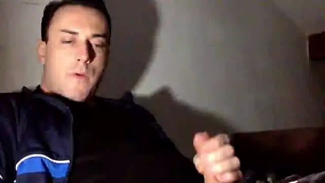 Snapshot of mainnrd chatting on January 7, 2026, 10:45 pm mainnrd online show from January 7, 2026, 10:45 pm