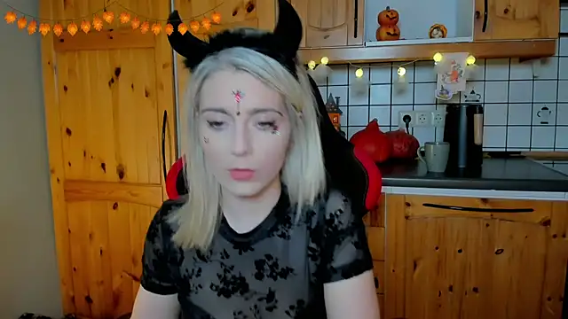 Lisaonthemoon online show from October 26, 2025, 8:26 pm