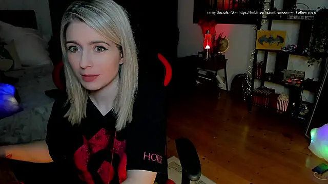 Lisaonthemoon online show from February 11, 2026, 6:24 pm