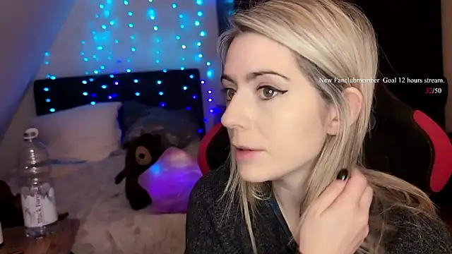 Lisaonthemoon online show from March 16, 2026, 5:39 pm