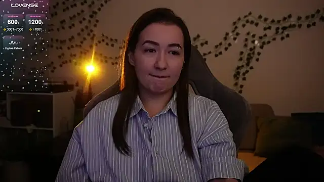 Megan  Hart online show from November 15, 2025, 12:52 am