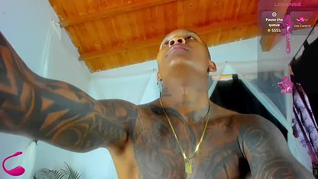 esteveen ortegas  online show from November 10, 2025, 1:32 pm