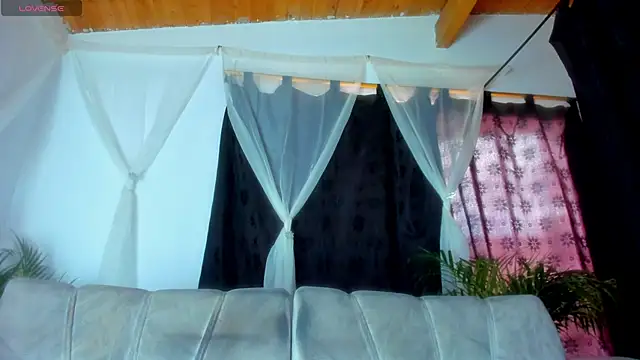 esteveen ortegas  online show from November 13, 2025, 3:55 pm