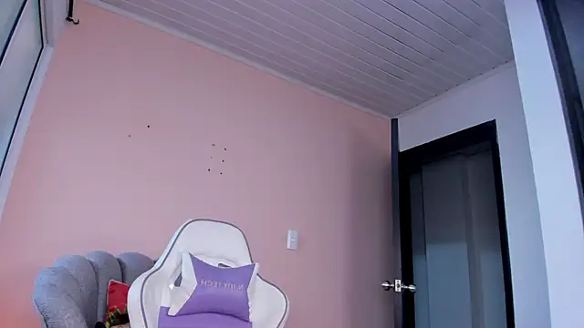 Snapshot of lili_turner chatting on December 9, 2024, 2:17 pm lili turner online show from December 9, 2024, 2:17 pm