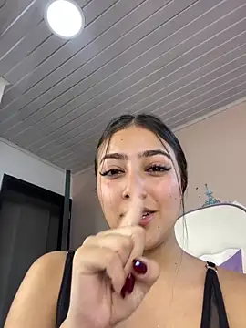 Snapshot of lili_turner chatting on December 10, 2024, 1:22 pm lili turner online show from December 10, 2024, 1:22 pm