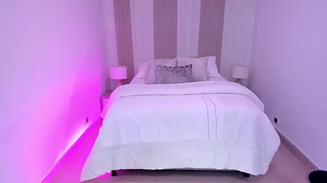 Leah Grey online show from December 16, 2025, 11:26 am