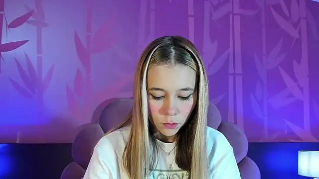 Lezy  online show from January 28, 2025, 7:32 pm