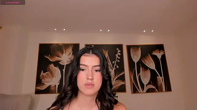 PaulinaSantos  online show from November 5, 2025, 7:36 pm